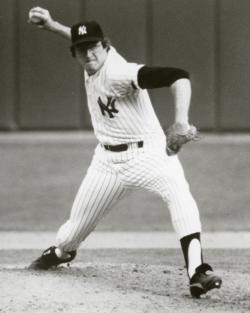 Ron Davis pitches for Yankees